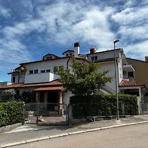 Rozi Apartment